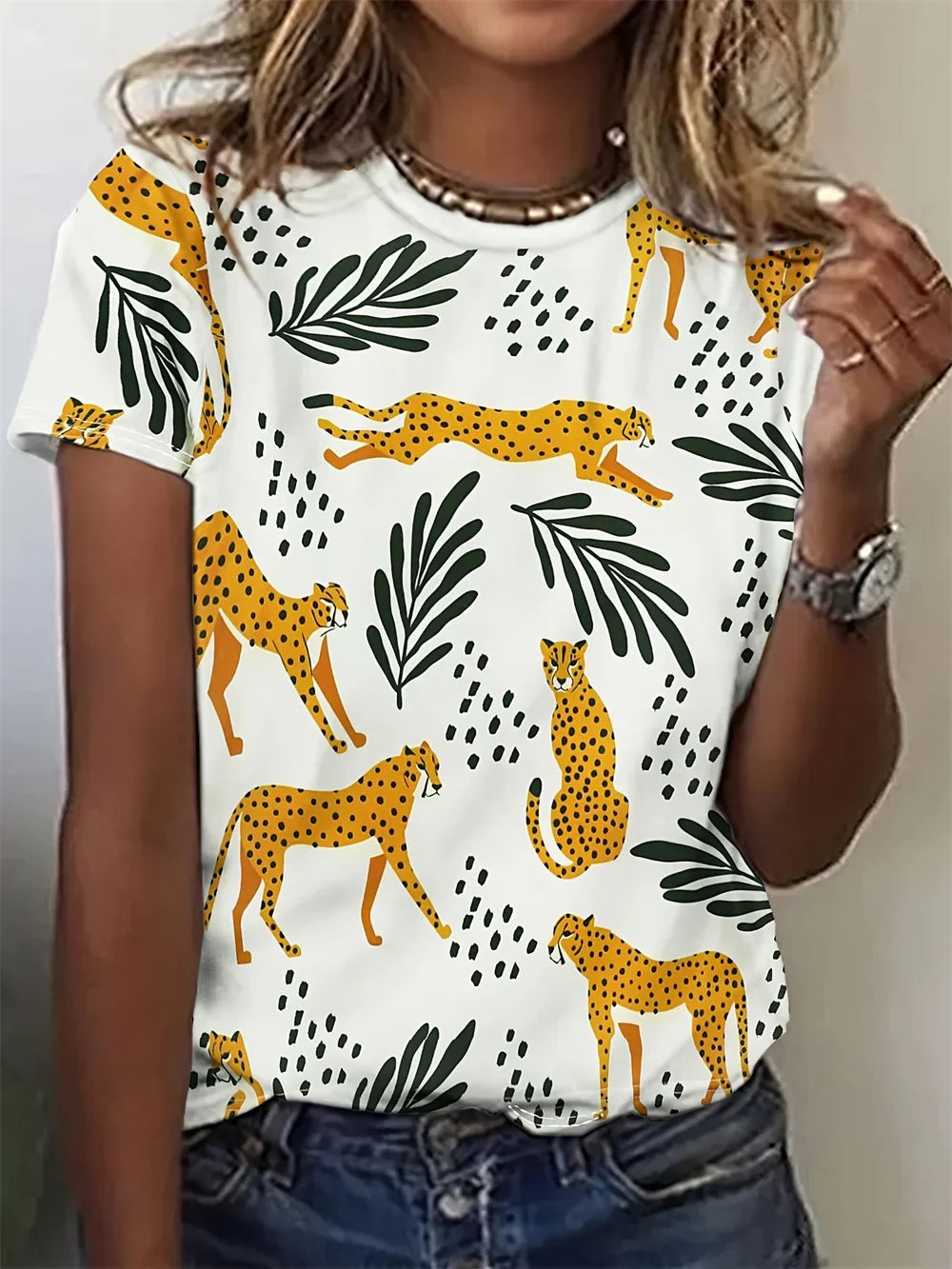 Avrille | Stylish T-shirt with Dog Print